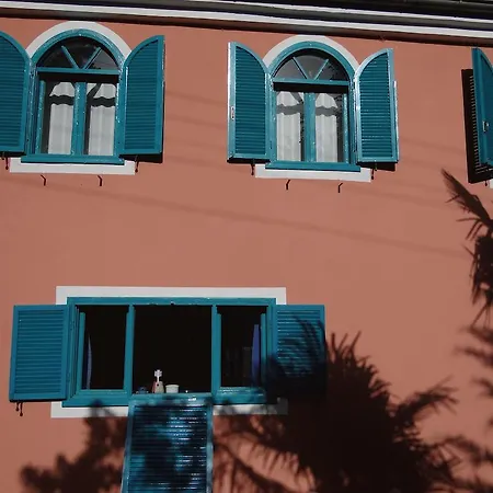 Palace *